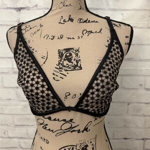 Victoria’s Secret Unlined Plunge Bra Size 34DD Black‎ White Floral Strappy Back